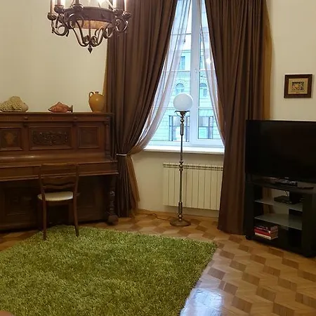 Apartament 4rooms Nezavisimosti 12 *