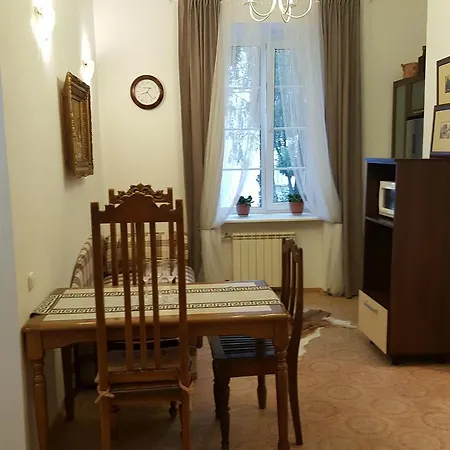 Apartament 4rooms Nezavisimosti 12 *